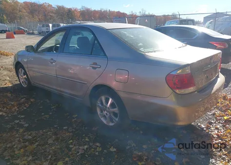 2005 Toyota Camry Xle V6 z USA, uszkodzony, nr VIN 4T1BF30KX5U109426